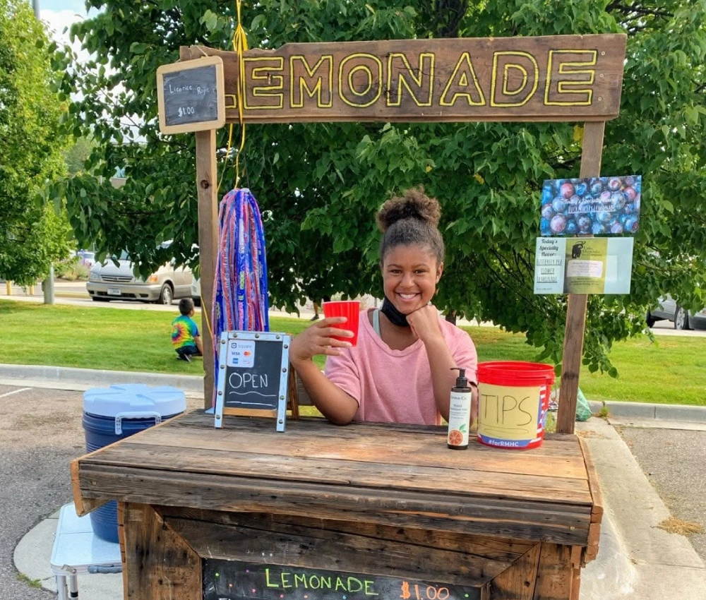 young girl with a lemonade stand raising money for Ronald McDonald House of Missoula